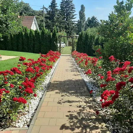 Rozsakert Vendeghaz *