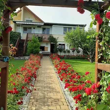 Rozsakert Vendeghaz Bed & Breakfast Szigliget
