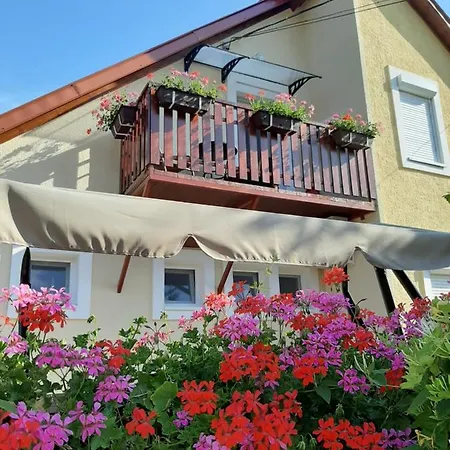 Rozsakert Vendeghaz Bed & Breakfast Szigliget