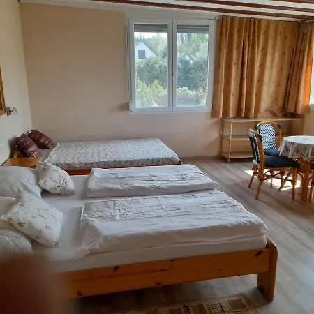 Rozsakert Vendeghaz * 西格利盖特