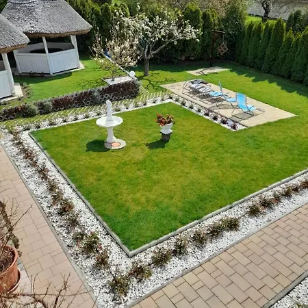 Rozsakert Vendeghaz 住宿加早餐酒店