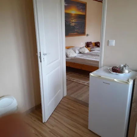 Rozsakert Vendeghaz 住宿加早餐酒店 西格利盖特