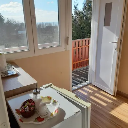 Rozsakert Vendeghaz *